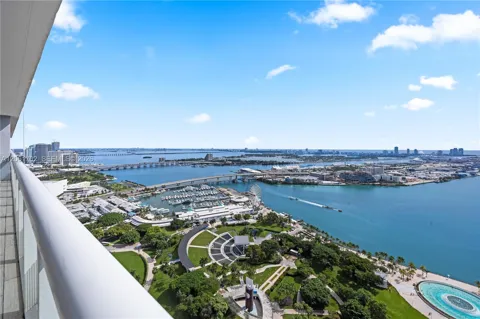 50 Biscayne Blvd #4706