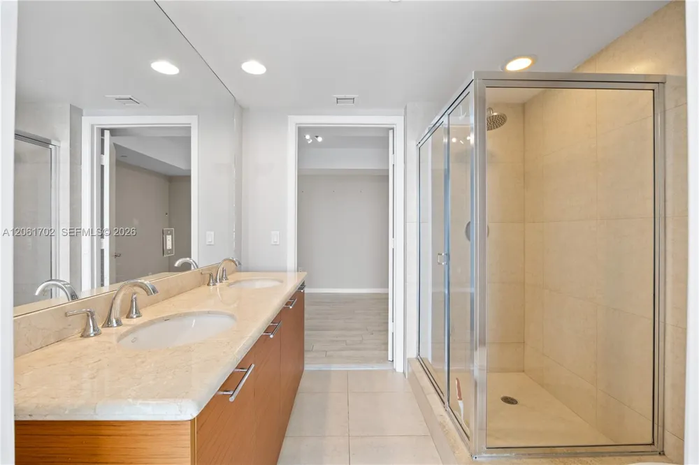 50 Biscayne Blvd #4706 Miami, FL 33132