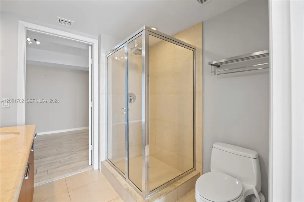 50 Biscayne Blvd #4706 Miami, FL 33132