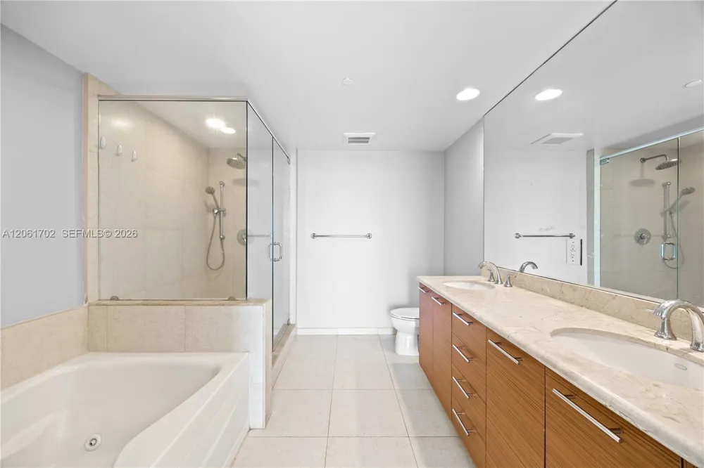 50 Biscayne Blvd #4706 Miami, FL 33132