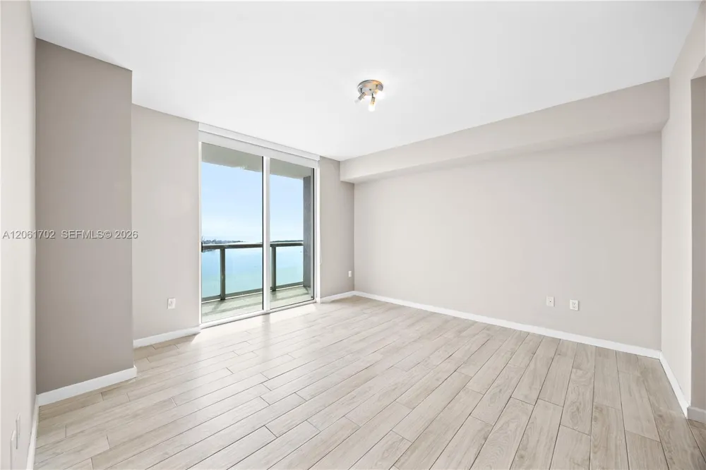 50 Biscayne Blvd #4706 Miami, FL 33132