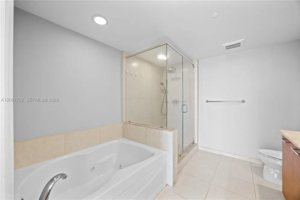 50 Biscayne Blvd #4706 Miami, FL 33132