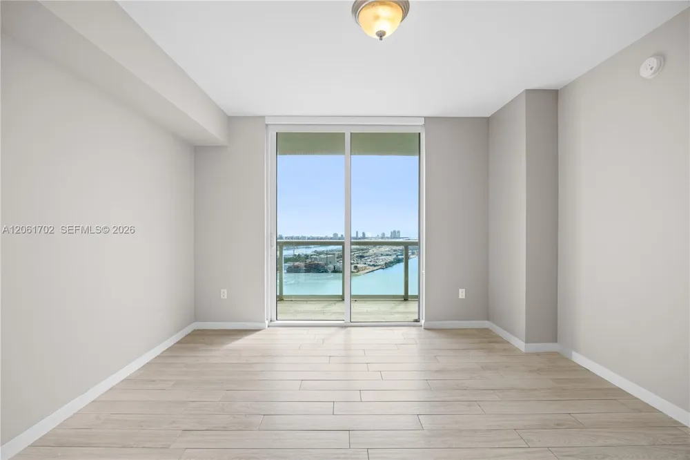 50 Biscayne Blvd #4706 Miami, FL 33132