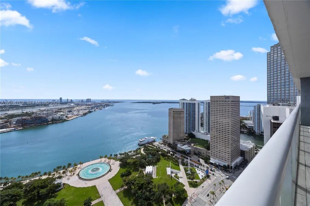 50 Biscayne Blvd #4706 Miami, FL 33132