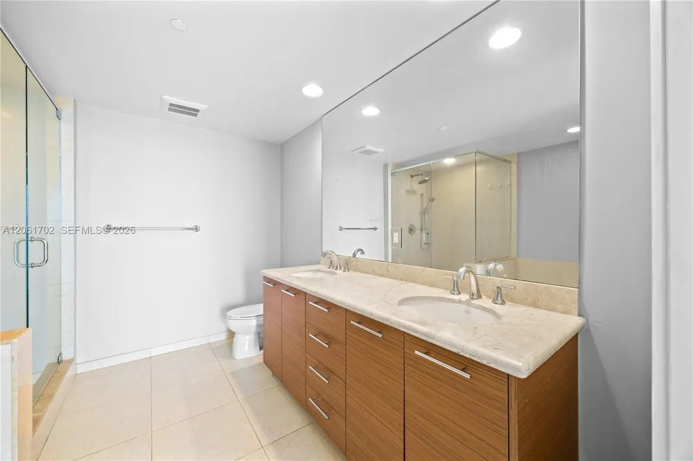 50 Biscayne Blvd #4706 Miami, FL 33132