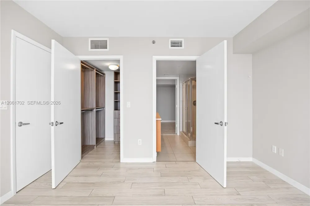 50 Biscayne Blvd #4706 Miami, FL 33132
