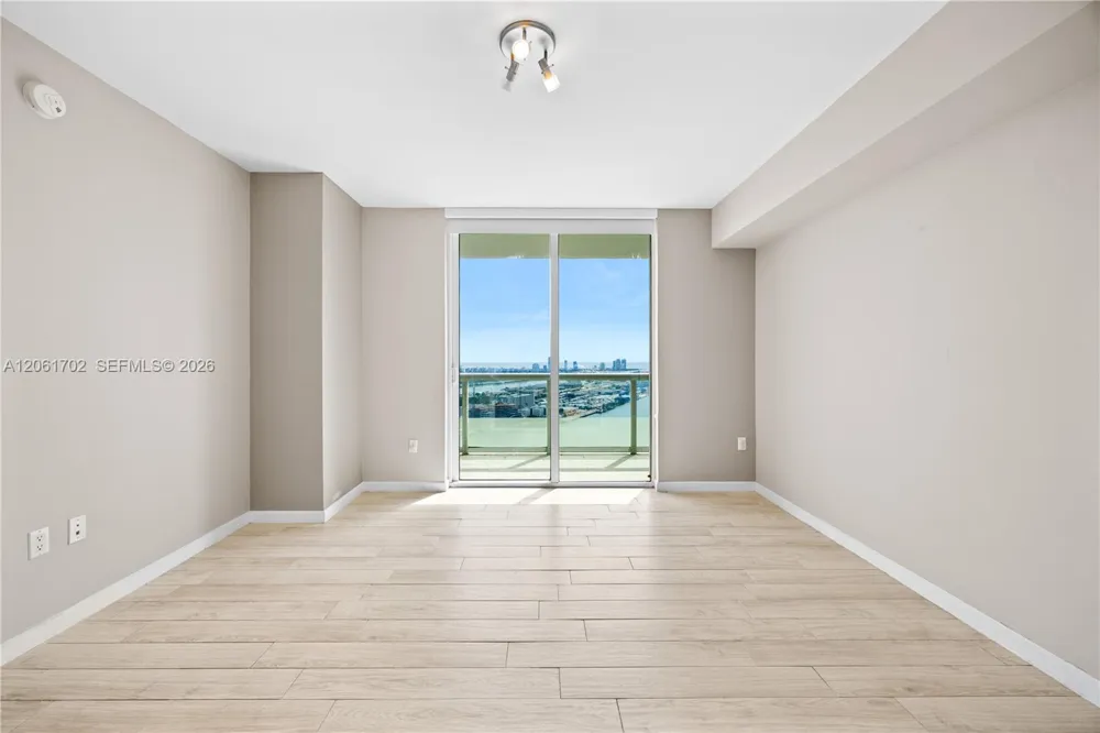 50 Biscayne Blvd #4706 Miami, FL 33132