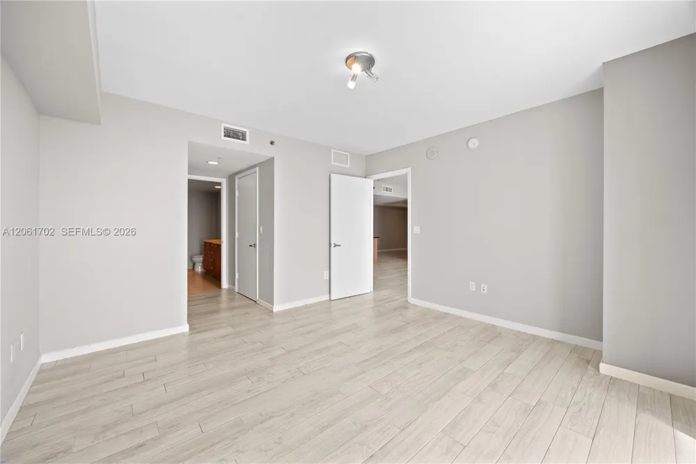 50 Biscayne Blvd #4706 Miami, FL 33132