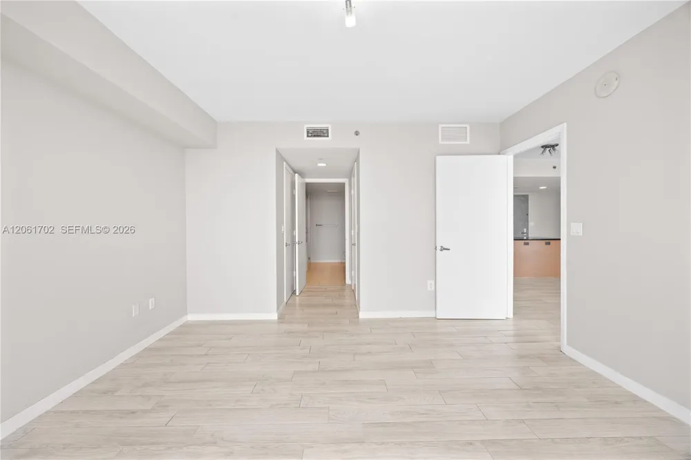 50 Biscayne Blvd #4706 Miami, FL 33132