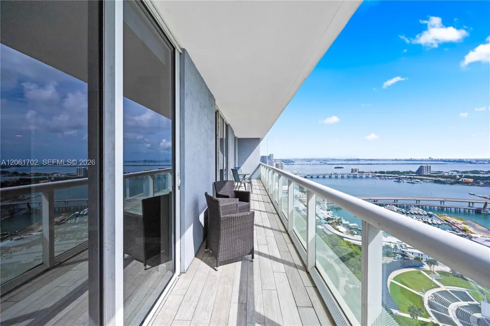 50 Biscayne Blvd #4706 Miami, FL 33132
