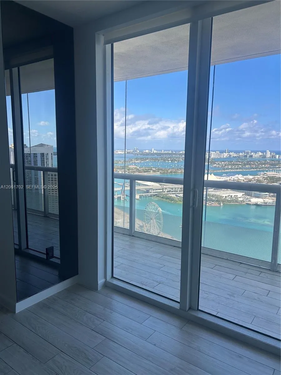 50 Biscayne Blvd #4706 Miami, FL 33132