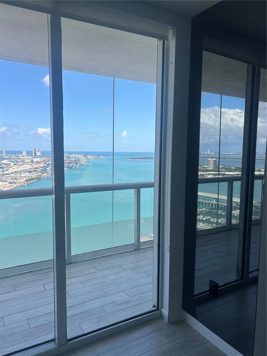50 Biscayne Blvd #4706 Miami, FL 33132