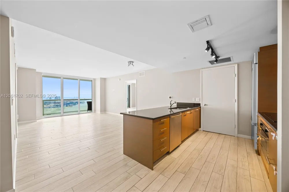 50 Biscayne Blvd #4706 Miami, FL 33132