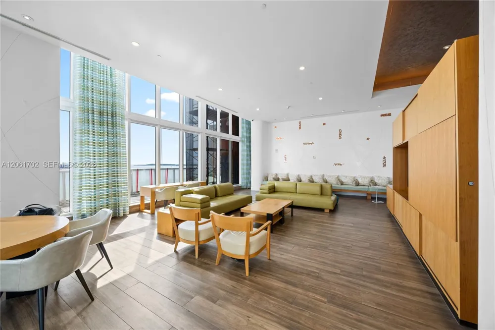 50 Biscayne Blvd #4706 Miami, FL 33132