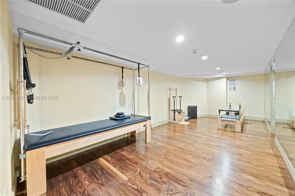 50 Biscayne Blvd #4706 Miami, FL 33132
