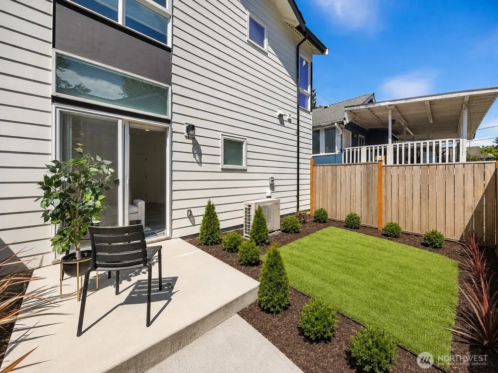 5984 B 26th Avenue SW Seattle, WA 98106