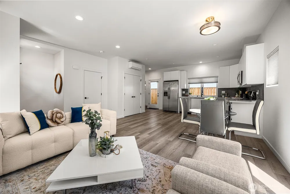 5984 B 26th Avenue SW Seattle, WA 98106