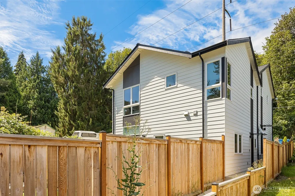 5984 B 26th Avenue SW Seattle, WA 98106