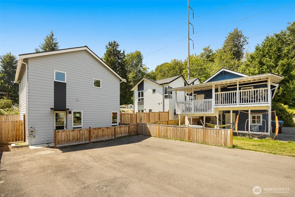 5984 B 26th Avenue SW Seattle, WA 98106