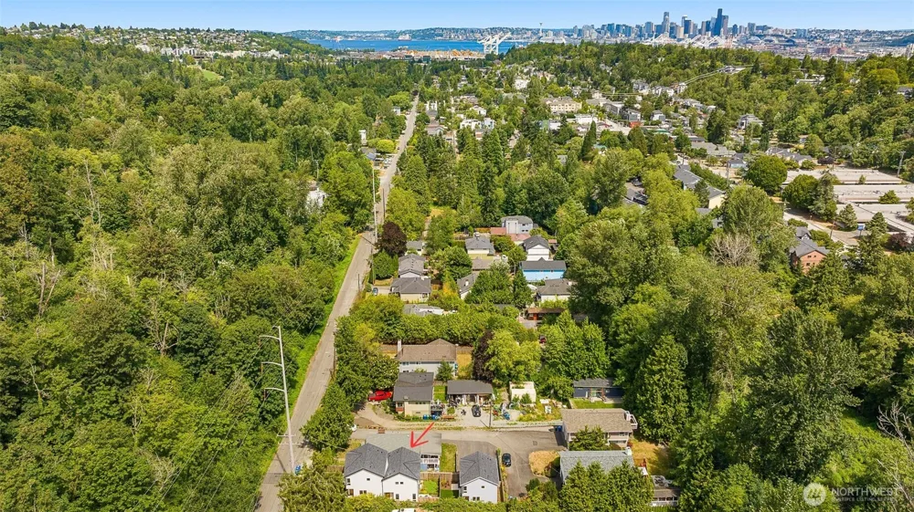 5984 B 26th Avenue SW Seattle, WA 98106