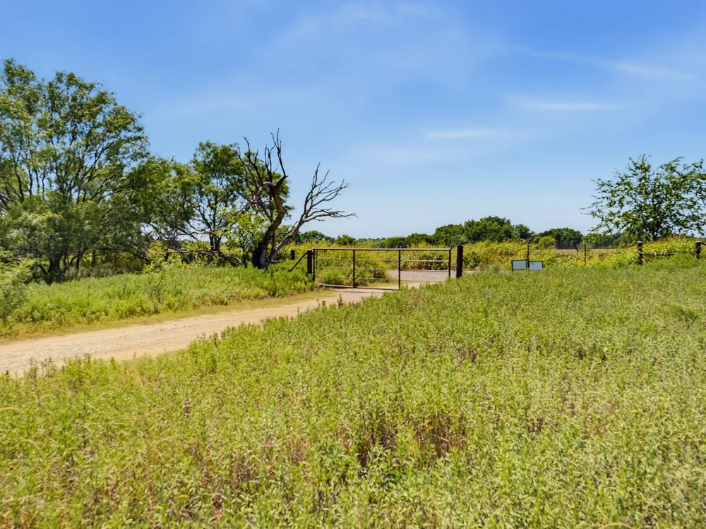 Applegate Rd Bowie, TX 76230