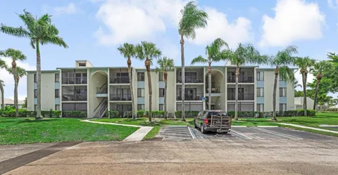 1112 GREEN PINE BOULEVARD #G3