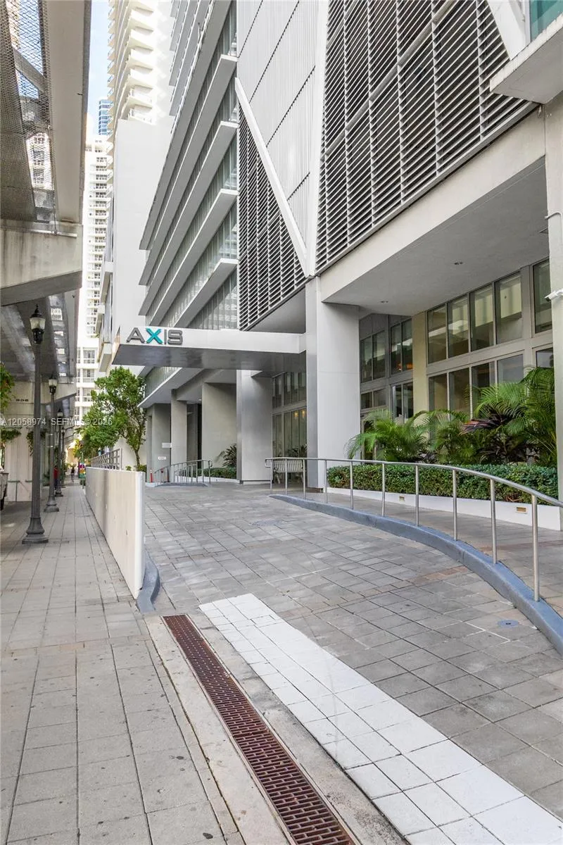 1111 SW 1st Ave #2423-N Miami, FL 33130