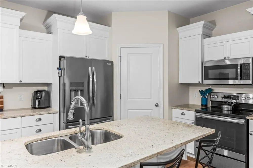 2529 Fiddlers Glenn Drive Winston-Salem, NC 27127