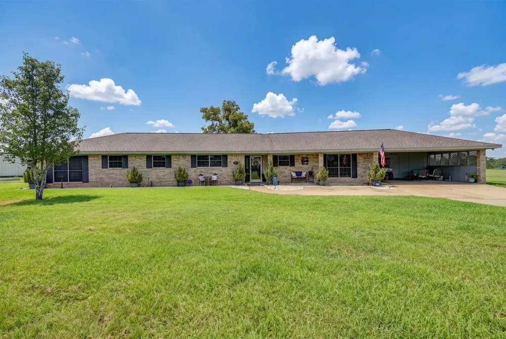 3230 S Fm 1291 Fayetteville, TX 78940