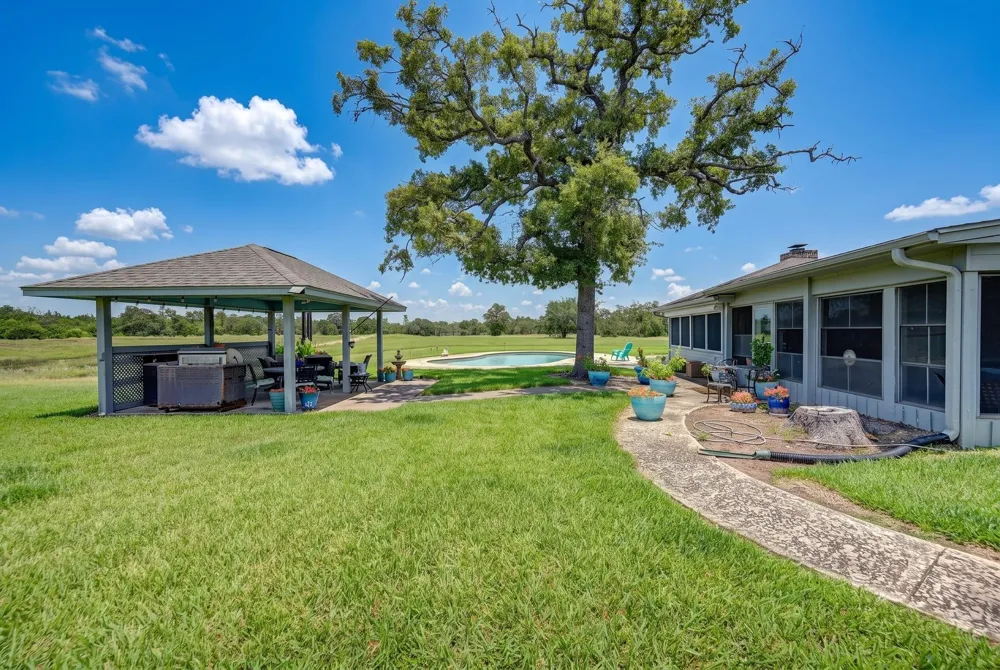 3230 S Fm 1291 Fayetteville, TX 78940
