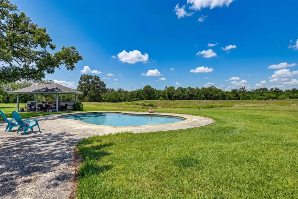 3230 S Fm 1291 Fayetteville, TX 78940