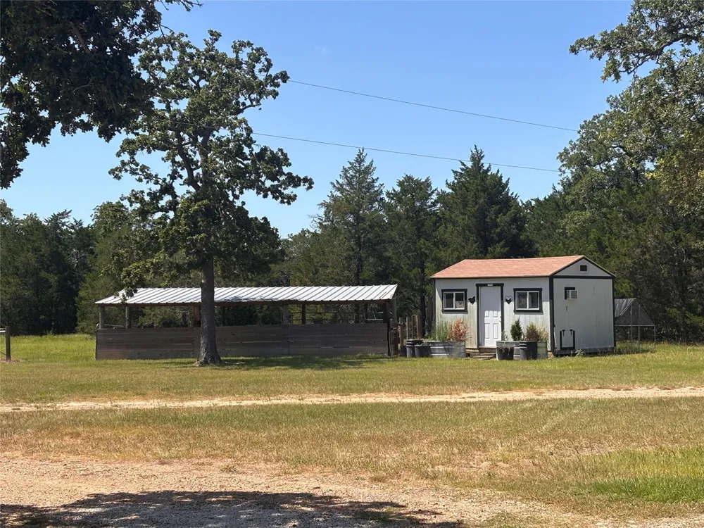 3230 S Fm 1291 Fayetteville, TX 78940