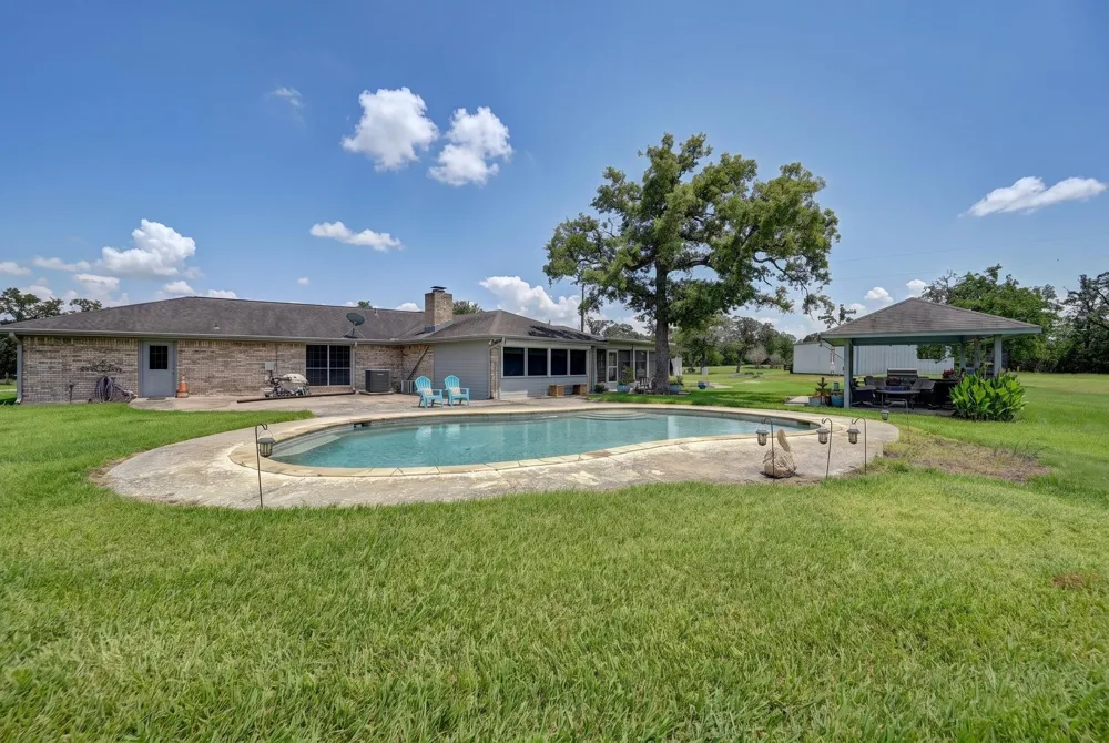 3230 S Fm 1291 Fayetteville, TX 78940