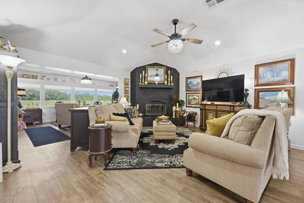 3230 S Fm 1291 Fayetteville, TX 78940