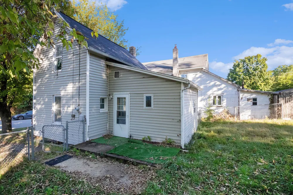 108 Disbrow Street Cassopolis, MI 49031