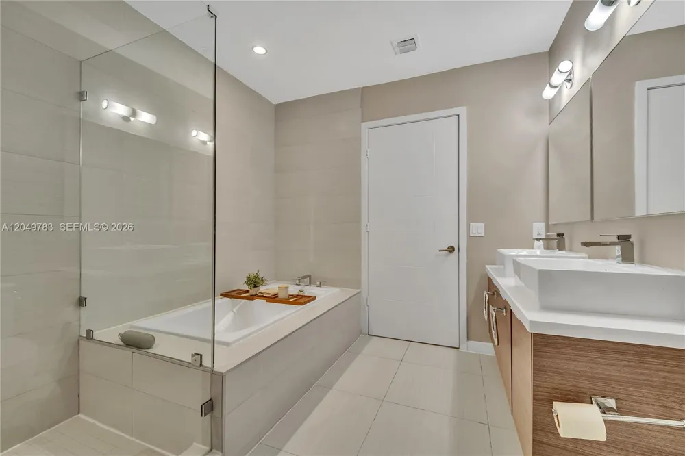 1010 SW 2nd Ave #2201 Miami, FL 33130