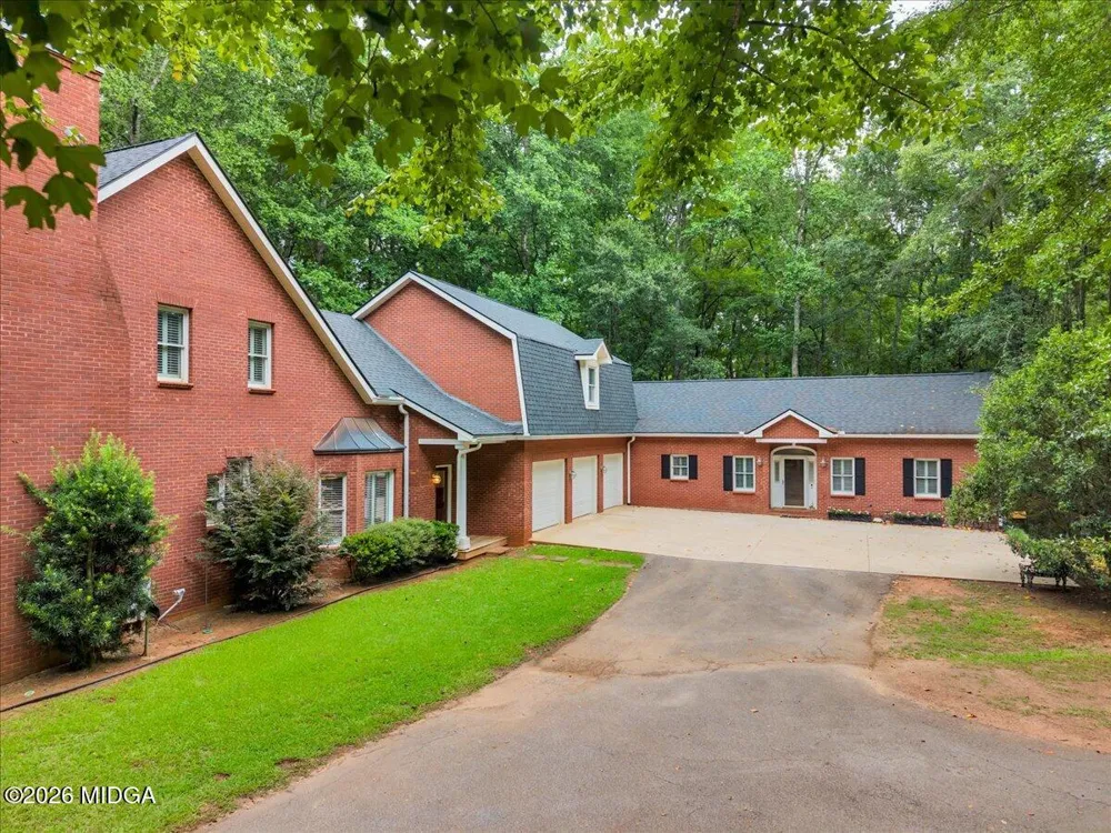222 Newton Drive Forsyth, GA 31029