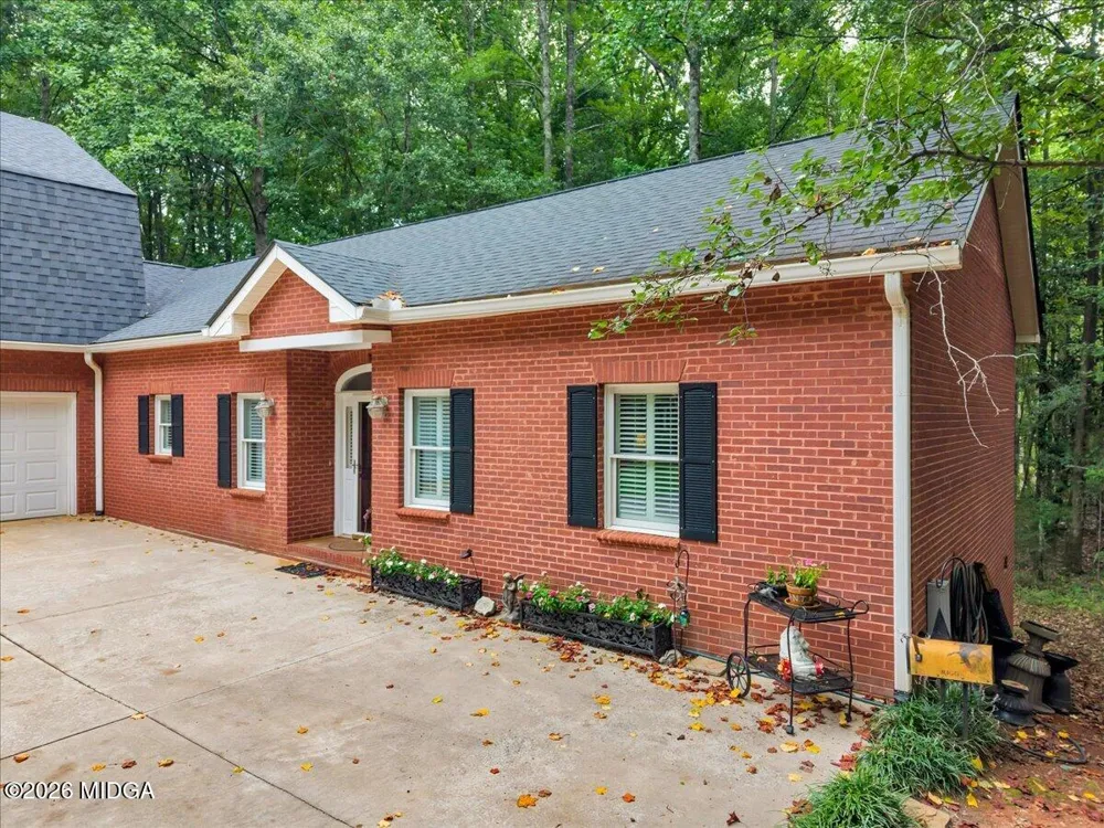 222 Newton Drive Forsyth, GA 31029