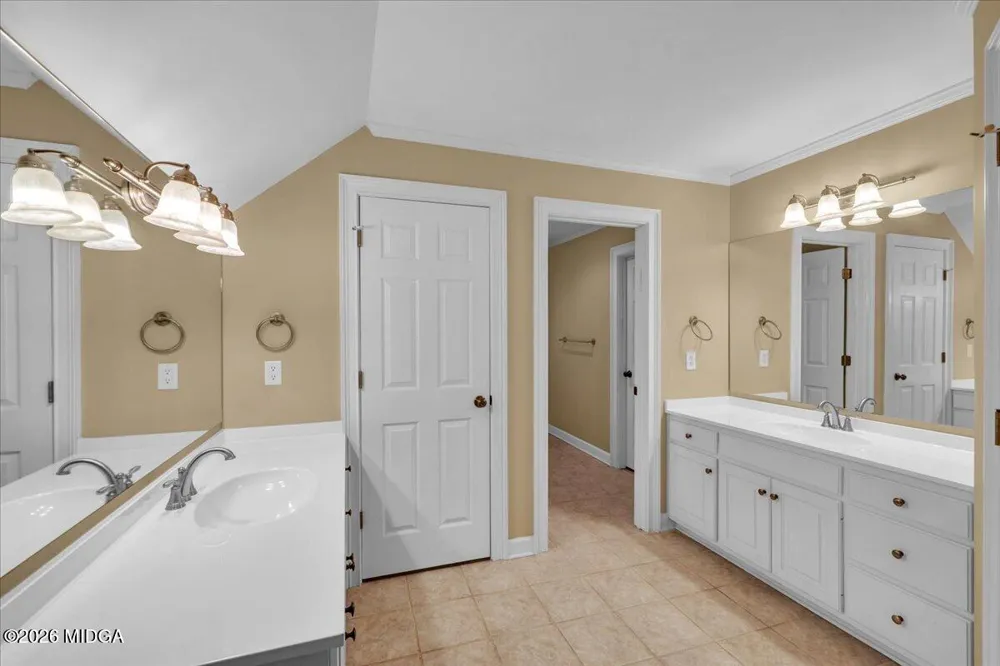 222 Newton Drive Forsyth, GA 31029