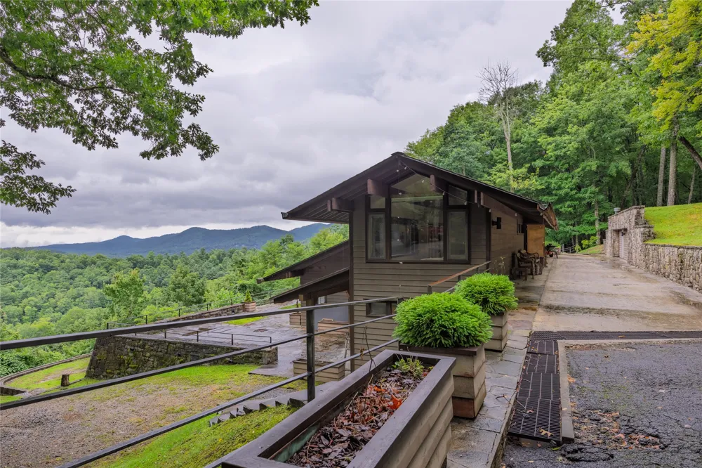 163 View Road Glenville, NC 28736