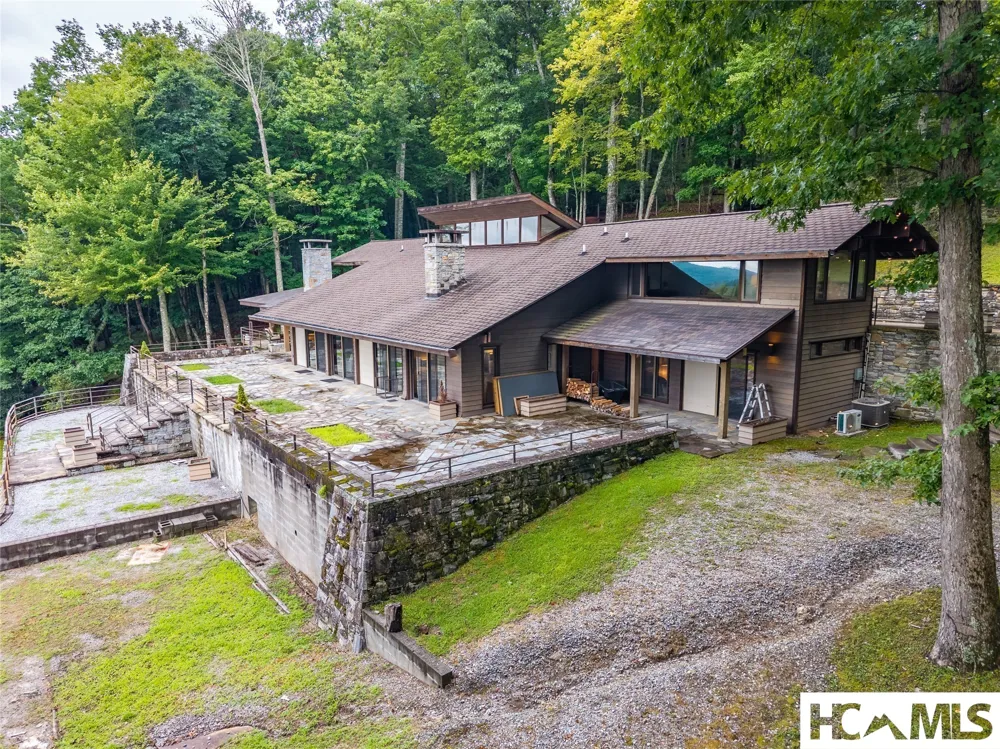 163 View Road Glenville, NC 28736