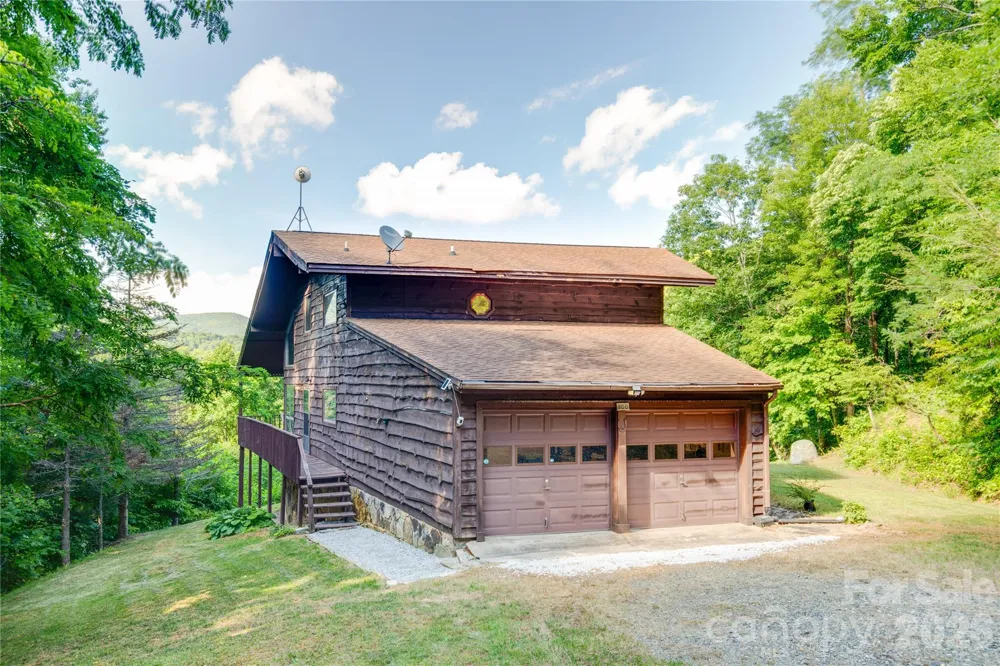 300 Buck Drive Hot Springs, NC 28743