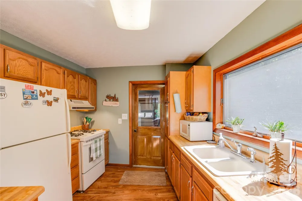 300 Buck Drive Hot Springs, NC 28743