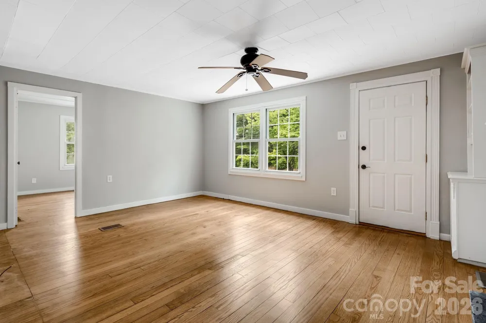 839 Kanuga Road Hendersonville, NC 28739