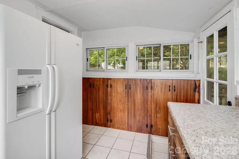 839 Kanuga Road Hendersonville, NC 28739