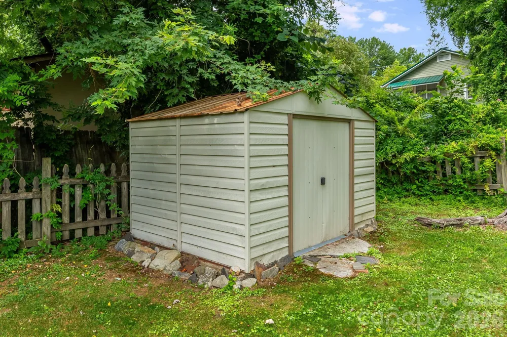 839 Kanuga Road Hendersonville, NC 28739