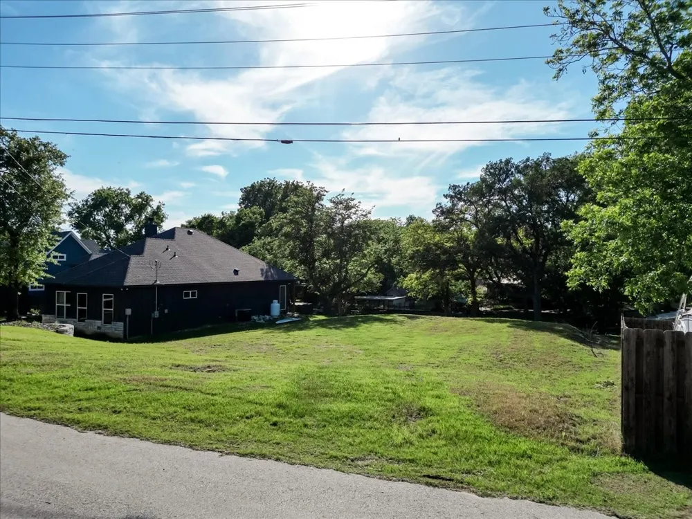 1115 E Lake Drive Weatherford, TX 76087