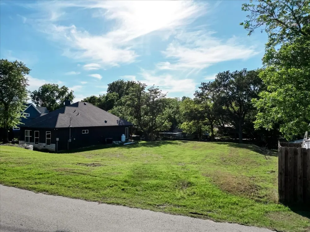 1115 E Lake Drive Weatherford, TX 76087