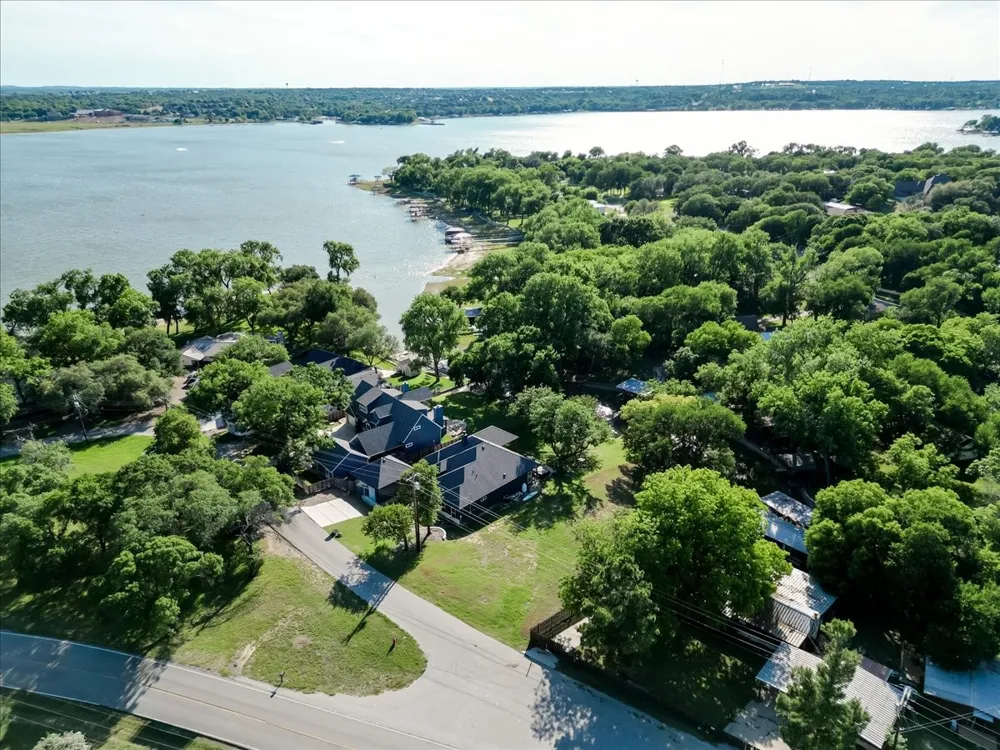 1115 E Lake Drive Weatherford, TX 76087