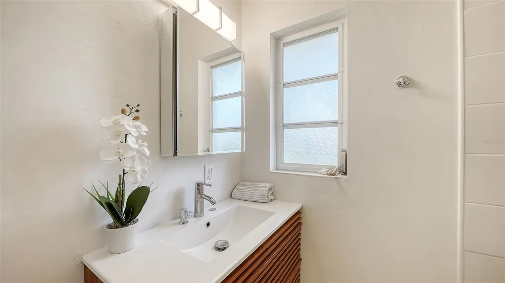 2719 TEMPLE STREET Sarasota, FL 34239